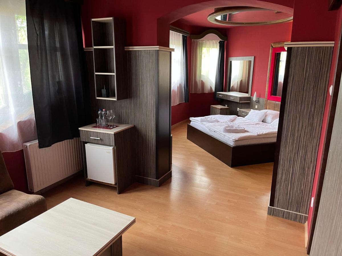 Hotel Corvin ยูลา ภายนอก รูปภาพ