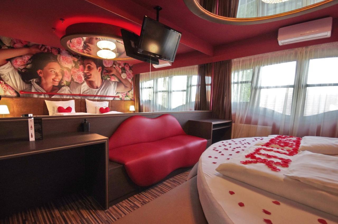 Hotel Corvin ยูลา ภายนอก รูปภาพ